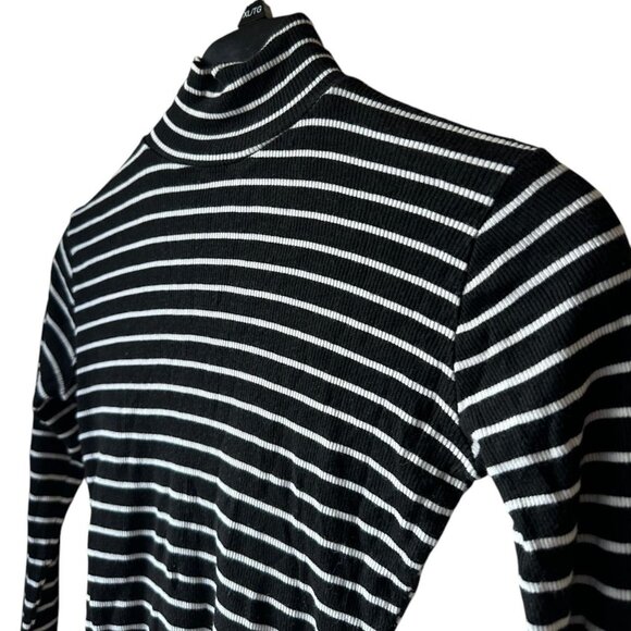 Brandy Melville Striped Turtleneck - Picture 2 of 3